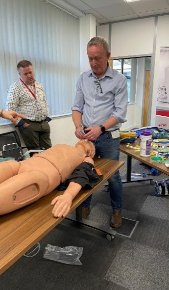 MindrayUK's tweet image. Our Clinical Application &amp;amp; Product Specialists at Mindray UK sharpened their skills with hands-on defibrillation training in Huntingdon—so we can better support healthcare heroes when every second counts.

#Mindray #Defibrillation #PatientSafety #TeamTraining