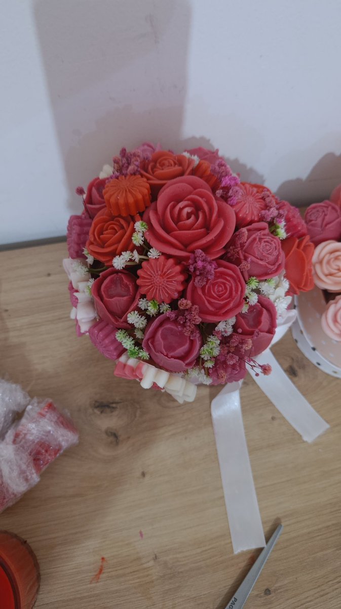 mumdan çiçek yapan kız :) tweet media