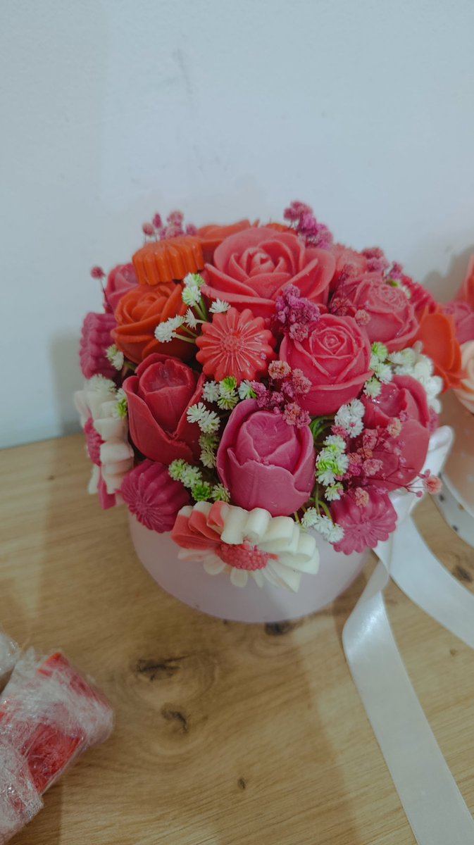 mumdan çiçek yapan kız :) tweet media