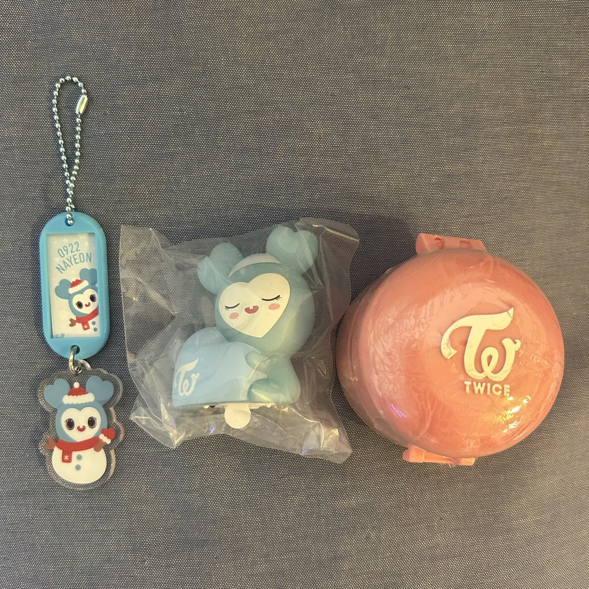 once0423__'s tweet photo. TWICE ガチャガチャ くじ トレカ 交換

譲 D賞ネームタグキーホルダー ナブリー
    おやすみライトマスコット ナヨン
    リング 指輪 モブリー モモ
求 チェヨン チェンブリー

23、24日のバンテリンドームで手渡し交換
お気軽にリプお���いいたします🍓
 #TWICE交換 https://t.co/H2bgZbzd2C
