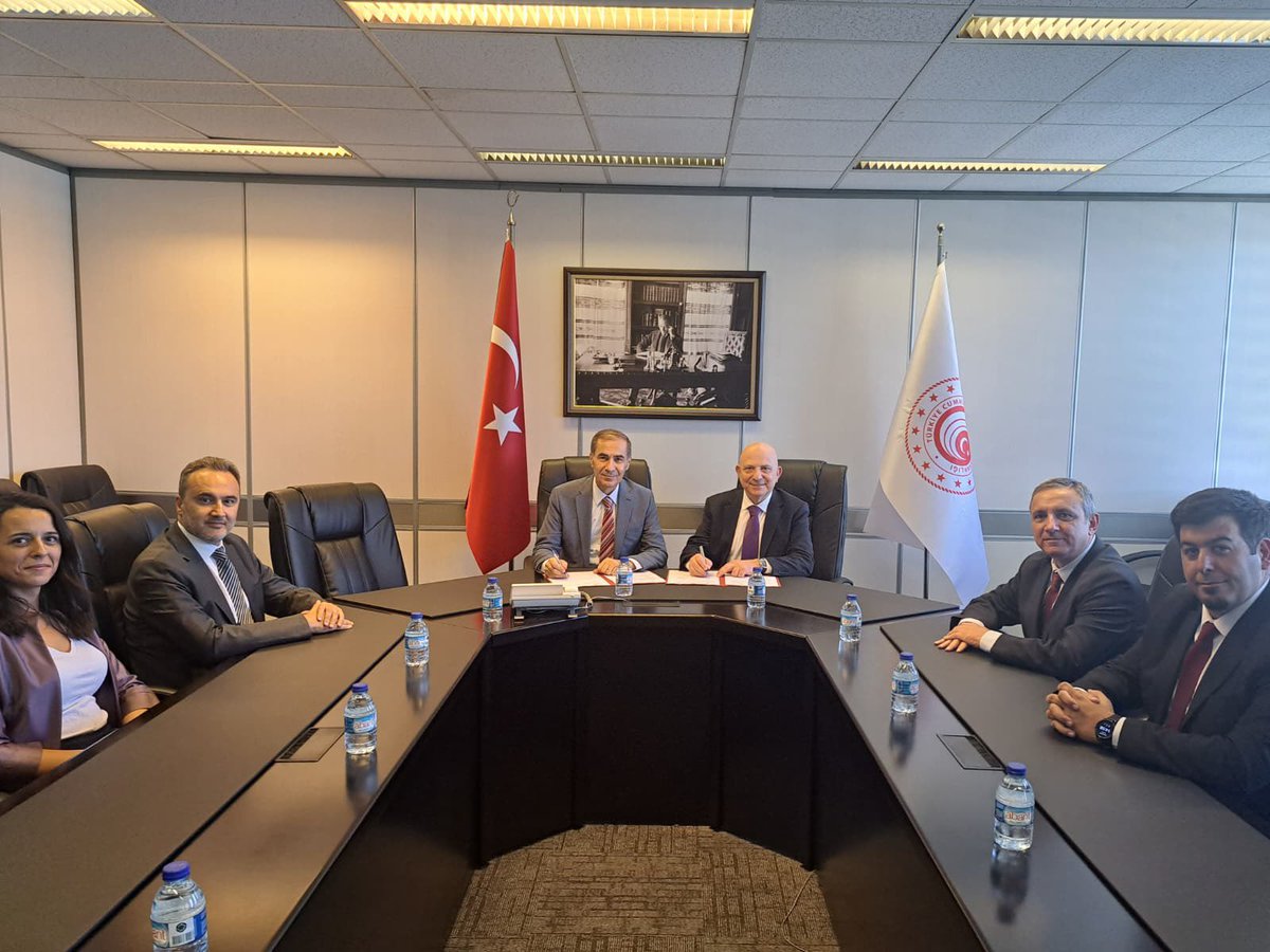 İstinye Üniversitesi ve T.C. Ticaret Bakanlığı iş birliğiyle sağlık turizmi eğitiminde önemli adım!

15 Ağustos 2025’te düzenlenen törende, Rektör Prof. Dr. Erkan İbiş ve Ticaret Bakanlığı Uluslararası Hizmet Ticareti Genel Müdürü Tarık Sönmez protokole imza attı. 

Program