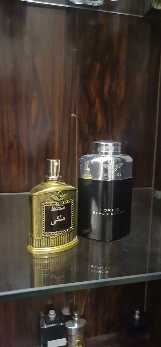 مخلط ملكي من الماجد للعود بتقولي ثقيل بالصيف اقول نعم كلها رشتين على الفنيلة وخذ لك رسمية ورد وعود وزعفران 

بنتلي بلاك اديشن اخشاب ومريميه وخزامى على الثوب والشماغ

تمازج جميل واضح أني بكرره 
طابت جمعتكم.