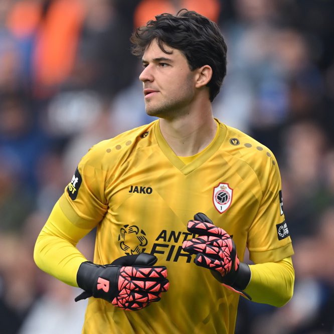 Understand Manchester United are still working on deal to sign Senne Lammens, talks underway.

Personal terms are almost agreed and Man United are in active talks for the Belgian goalkeeper.

#MUFC try to anticipate more clubs from France and Italy, also based on exits.