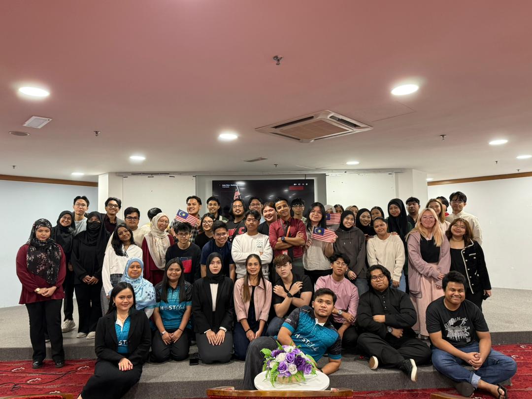 Host Club brought students together for Merdeka Mentoring: Sing, Screen &amp; Sharing at Gemilang Hall. A celebration of unity, creativity, and mental wellness through karaoke, film, and reflection.
#MSUMalaysia #MSUMalaysiaSHCA #MyDay #MerdekaMentoring #StudentSupport
