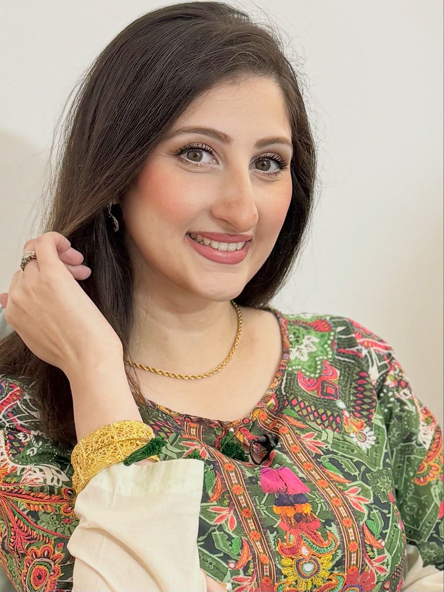 MediaSpringPk's tweet image. Just Studio Things! @DrArooba1 at the recordings of her webshow #MailBox