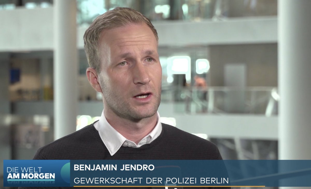 „Wir reden über Scanner und Gesichtserkennungssoftware, weil wir gerade bei den Hooligans in der Kurve über Vermummte reden, die wir mehrfach schon in den Akten haben, denen wir dann aber diese Tat schwer nachweisen können.“ <a href="/Djeron7/">Benjamin Jendro</a> via <a href="/welt/">WELT</a> welt.de/sport/fussball…
