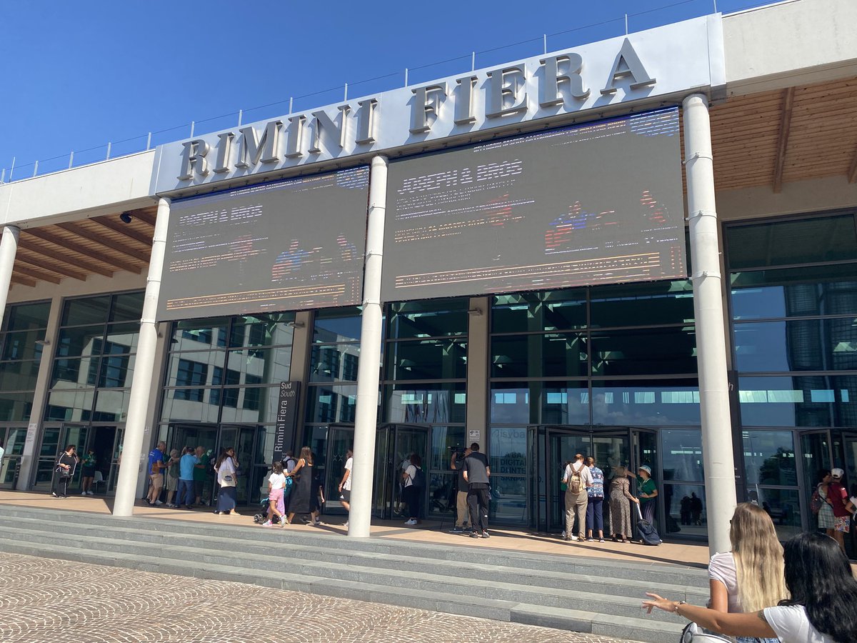 La Segretaria Generale della #Cisl #DanielaFumarola oggi a Rimini con i dirigenti e gli operatori della Cisl presso lo stand della Confederazione al tradizionale #Meeting di CL.