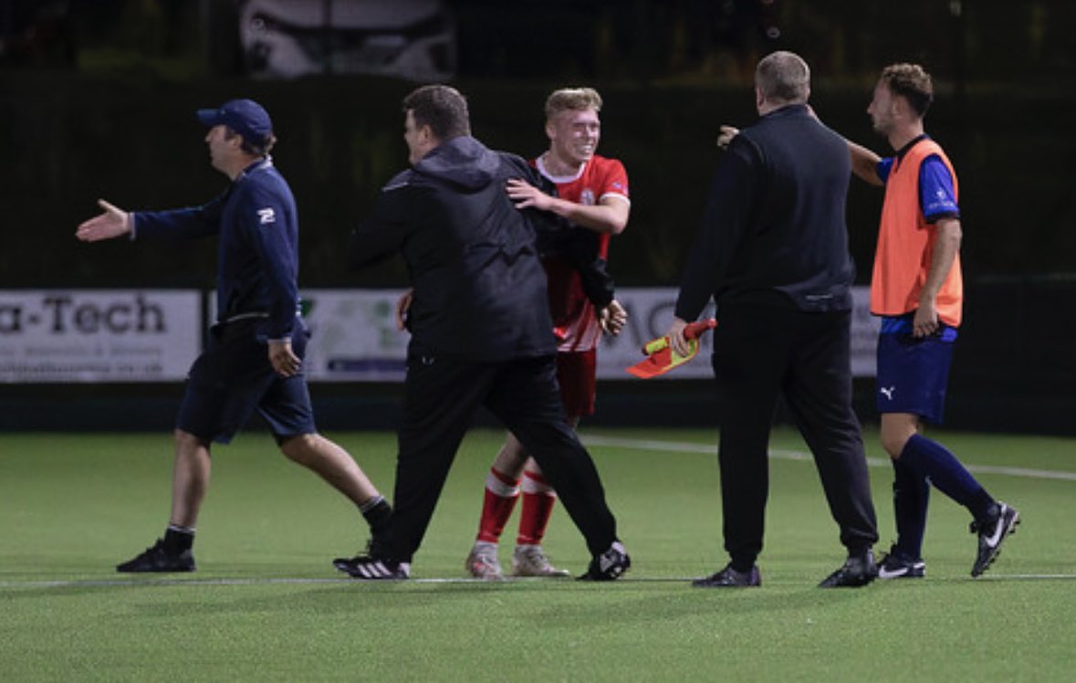 Ellis Racz tweet media