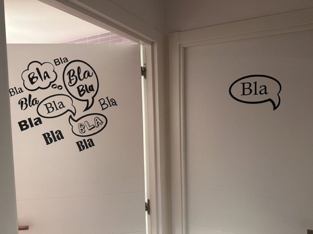 infarruco's tweet photo. Estoy en Alcorcón con la familia, total que entramos a un bar, me entran ganas de mear y al llegar al baño me encuentro esto:

De verdad tío? Hacía falta cumplir con los clichés de turno? Es que no se me ocurre algo más de cuñao y machista que esto. 2025 señoras y señores… https://t.co/QHZ6U6rA4I