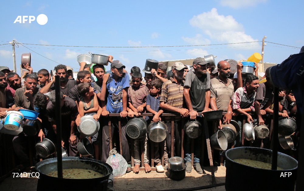 El Alto Comisionado de la ONU para los Derechos Humanos, Volker Türk, denuncia que "es un crimen de guerra utilizar el hambre con fines militares", minutos después de que Naciones Unidas declarara oficialmente la hambruna en Gaza #AFP