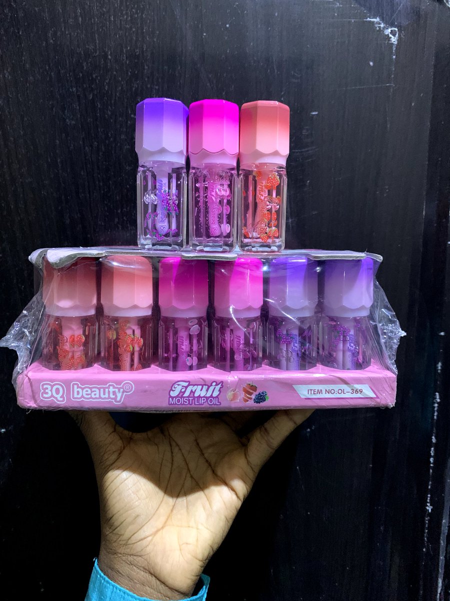 KoredeIbra21492's tweet photo. Your lips deserve the softest shine✨💋  
Hydrating • Non-sticky • Glossy   
Available in dreamy shades for every vibe 💄  
📦 Delivery nationwide  
#LipGlossPlug #HausOfKorey #BeautyEssentials #IlorinBusine https://t.co/VFCyvTSe8D