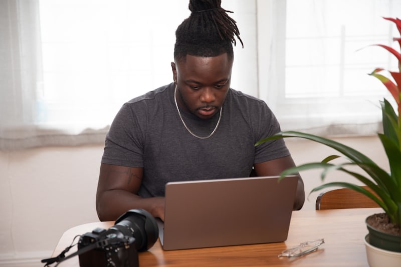 Cre8spaceAfrica's tweet photo. Your website is live. Your design is fine. But your wallet is still crying. Can websites really pay creatives, or is that just motivational talk? True life stories here 👇

https://t.co/7E5Qo1xPh1
.
.
.
.
#website #PLUME #neive #Eze https://t.co/c29fjkZCA4