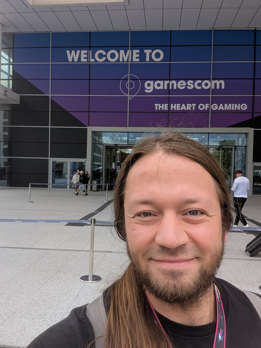 I'm at #gamescom!
And The Greenening will be publicly playable for the first time ever at the Amaze booth in the middle of Hall 10.2 (E030).
It takes the spotlight today between 2pm and 4pm, come by and say hi if you like ☺️