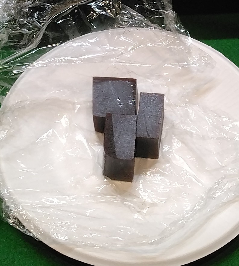 sk_poseidon's tweet photo. いつもお世話になっているスタジオの社長から、羊羹を頂いた。
でんと構えたあの太さ凄かったなぁ。
美味しゅう御座いました。 https://t.co/sVwyzaXzTy