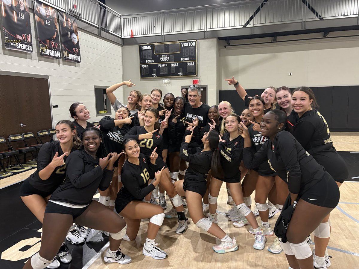 Rbhales's tweet photo. I made by debut last night as the PA Voice for Jonesboro High School Volley Ball.  Had a blast.      ⁦@canaanmariee⁩  ⁦@jhsprincipalotr⁩ ⁦@SaintThatAint1⁩  ⁦@pbtide⁩  ⁦@BrandonOnBBiTM⁩ https://t.co/Vv7jekS4V2