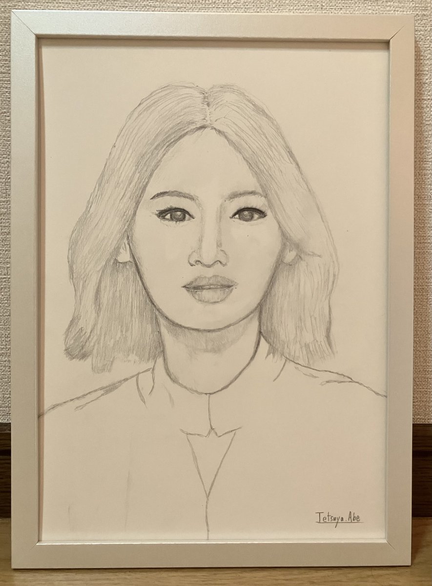 tetsuYa2model's tweet photo. 事業所で2時間 絵画教室の講師をすることになり、6年ぶりに写実を描き、資料サンプルを作りました。
デッサンなどは習った事がないですが、ギフトですかね。さらっと描いた割には、教えられる資料には、なってると思います。#絵画 #デッサン #鉛筆画 #人物画 https://t.co/1n5ElMeFcn