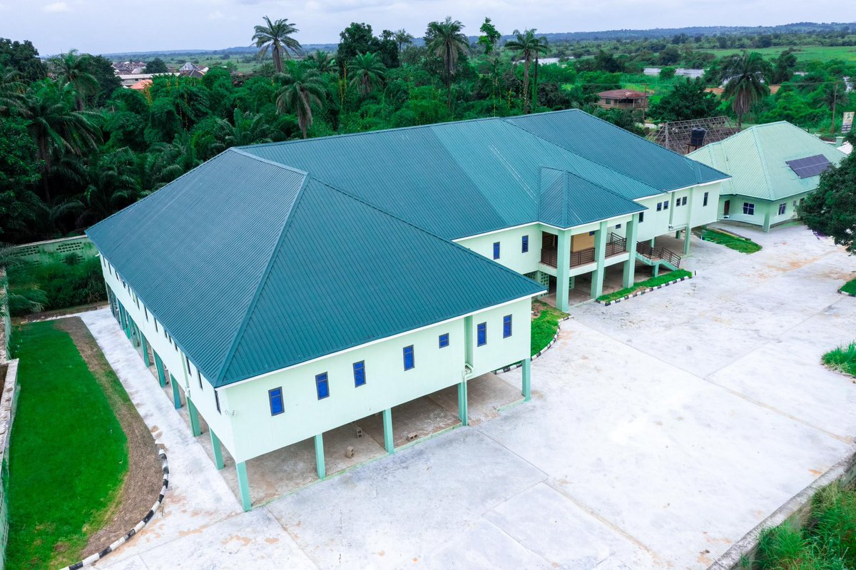 AnambraNewMedia's tweet image. Enugwu-Otu Aguleri hinterland gets its first-ever General Hospital, reducing the over two-hour boat journey to the nearest mainland hospital for sick individuals and pregnant women. Thank you, Soludo!

#Solutioncontinues
#AnambraIsRising
#SolutionIsHere