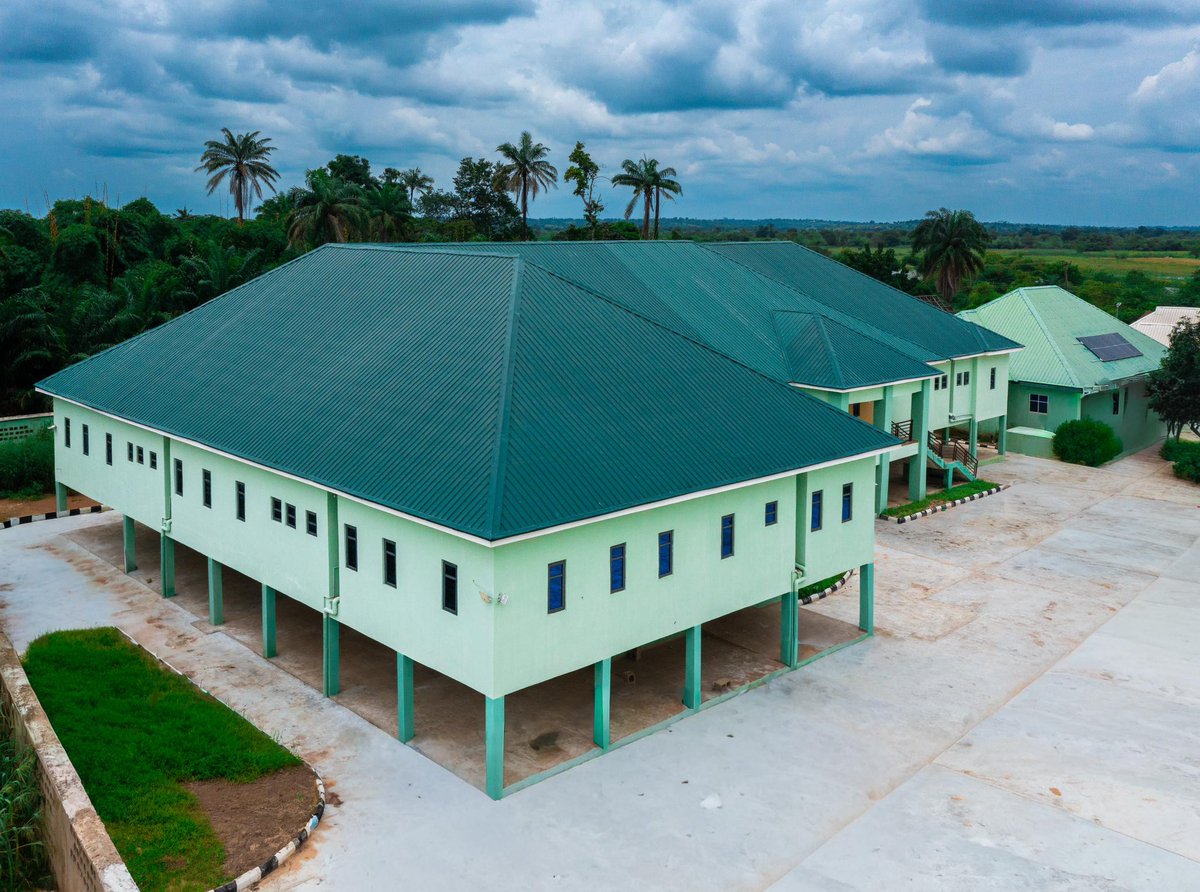 AnambraNewMedia's tweet image. Enugwu-Otu Aguleri hinterland gets its first-ever General Hospital, reducing the over two-hour boat journey to the nearest mainland hospital for sick individuals and pregnant women. Thank you, Soludo!

#Solutioncontinues
#AnambraIsRising
#SolutionIsHere