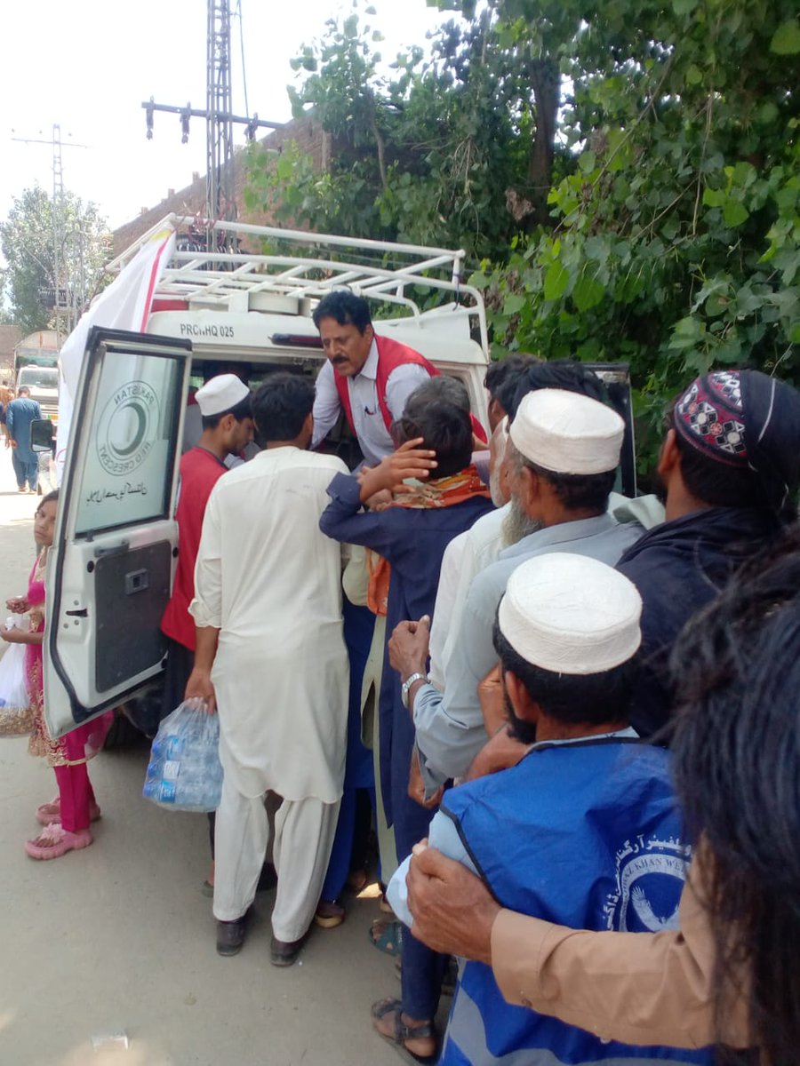 📍Buner _ The PRCS continues its mission of compassion by distributing 2,800 hot meal boxes to #flood-affected families in District #Buner.

With every meal served, PRCS #volunteers are not just providing food they are spreading #hope, care, and solidarity to #communities.