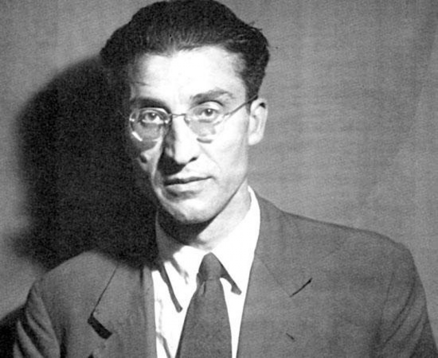 Si ‘som’ a l’agost i ara mateix ‘som’ a Santo Stefano Belbo, vol dir que ‘estem’ de vacances, que les claus de la feina ‘són’ al calaix, i que ‘estem’ a punt de visitar la casa museu de Cesare Pavese, ‘som’ feliços i ‘estem’ en la glòria. #ApuntDeLlengua sobre 'ser' i 'estar'