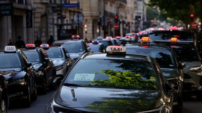 Nouveau Front Populaire 🟢🔴🟡🟣🔴 (@nupesnews) on Twitter photo 🔴⚡Info <a href="/libe/">Libération</a> Les chauffeurs de taxis vont « mettre le pays à l'arrêt » à partir du 5 septembre | Ce sont des renforts de taille et d'importance, les taxis prévoient de bloquer principalement les Champs-Elysées, les aéroports, les gares ou les frontières. 🔴⚡Info <a href="/libe/">Libération</a> Les chauffeurs de taxis vont « mettre le pays à l'arrêt » à partir du 5 septembre | Ce sont des renforts de taille et d'importance, les taxis prévoient de bloquer principalement les Champs-Elysées, les aéroports, les gares ou les frontières.