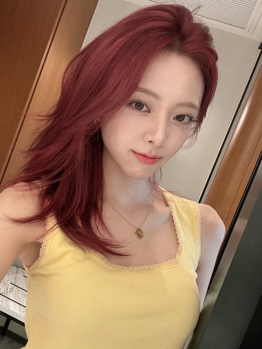 ITZY's Yeji (25) is currently older than ITZY's Yuna (21)