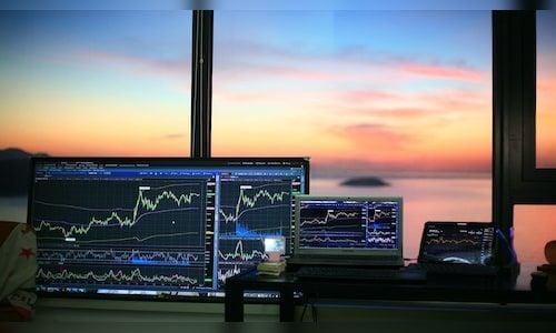 CNBC-TV18 (@cnbctv18news) on Twitter photo Market ends 6-day winning run; #Sensex falls 694 points, #Nifty slips below 24,900
#marketclosing #sensex #nifty #sharemarkettoday <a href="/sudarshankr/">Sudarshan Kumar</a> <a href="/jpullokaran/">Jomy Jos Pullokaran</a>
buff.ly/aSJajFA Market ends 6-day winning run; #Sensex falls 694 points, #Nifty slips below 24,900
#marketclosing #sensex #nifty #sharemarkettoday <a href="/sudarshankr/">Sudarshan Kumar</a> <a href="/jpullokaran/">Jomy Jos Pullokaran</a>
buff.ly/aSJajFA