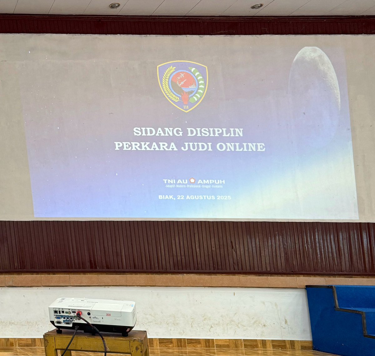 ☠️ Specter ☠️ (@kamto_adi) on Twitter photo Institusi <a href="/_TNIAU/">TNI Angkatan Udara</a> sudah bertekad menerapkan "Zero tolerance" untuk pelaku judi online.
Mereka yg terbukti, meskipun hanya deposit sebesar Rp. 50.000,- akan mendapatkan hukuman berupa "teguran disiplin", dimana pelaksanaannya memang hanya teguran tertulis, dan diikuti hukuman Institusi <a href="/_TNIAU/">TNI Angkatan Udara</a> sudah bertekad menerapkan "Zero tolerance" untuk pelaku judi online.
Mereka yg terbukti, meskipun hanya deposit sebesar Rp. 50.000,- akan mendapatkan hukuman berupa "teguran disiplin", dimana pelaksanaannya memang hanya teguran tertulis, dan diikuti hukuman