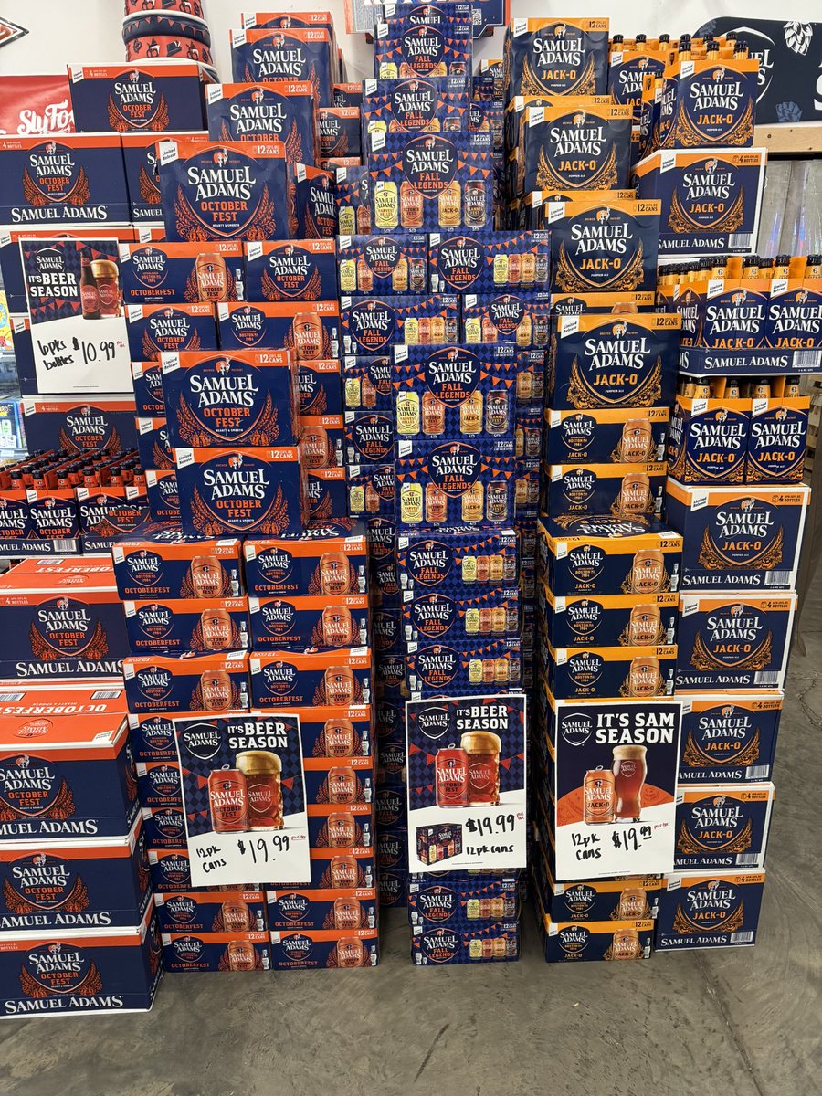 HamptonBeerPGH's tweet photo. 🍁🍂 #Fallbeer is here — and there are many, many more classic offerings on the way.
🍻 If you’ve been waiting to stock up, here’s your chance. Start the season in style at Hampton Beer Outlet. https://t.co/eyIqMsY1JM