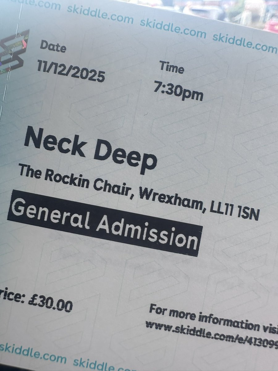 chloerow2's tweet photo. cutest morning for neck deep ❤️ 
sooo fun queueing for physical tickets, see you in december!! https://t.co/wX8ULQlkPQ