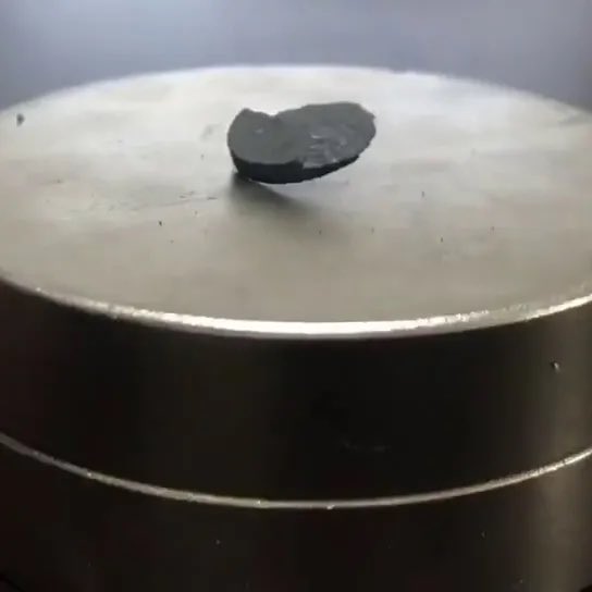 uɐɥdǝʇS tweet media