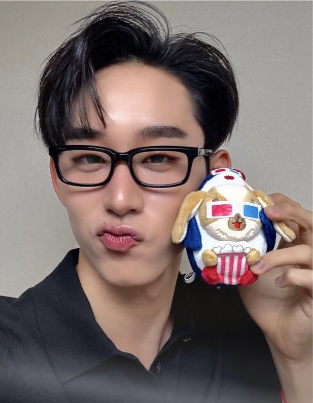 happiemumu's tweet photo. แว่นมานี่มา                                                  หรั่งมานี่มา https://t.co/Q2tGgWiVRR