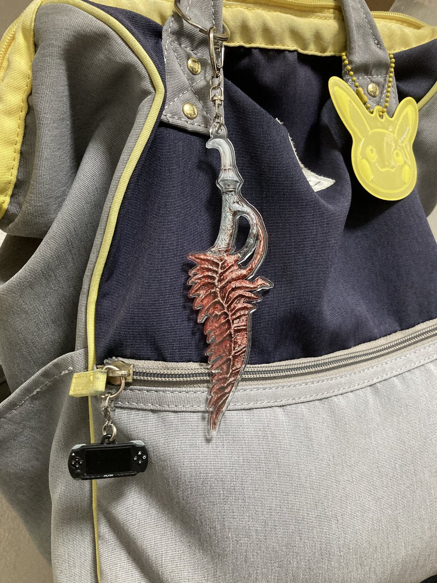 レドゥビアのキーホルダーできた🩸
大きいサイズのがぶら下げとくのにイイ感じかなぁ☺️