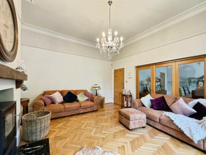 ✨ 6-bed Victorian home in Doncaster – character, space &amp; style.
Private garden, 3 floors + basement, and close to Doncaster Royal Infirmary.

Take a closer look here 👉 yopa.co.uk/properties/det…

#DoncasterHomes #FamilyLiving #VictorianCharm