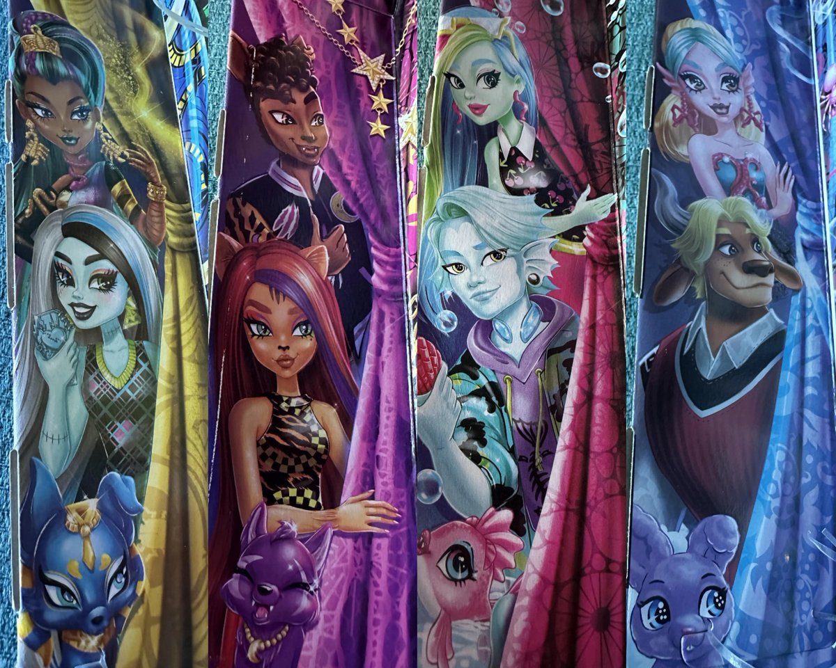 ghoulia_news's tweet photo. A MORENA TÁ VIVA!!!
Fotos das artworks da nova linha da "Buried Secrets Haunted Dance Recital" que pode ter nos dado uma prévia da próxima wave dessa linha que será tema de esportes e será composta por Frankie, Toralei, Clawdeen e Ghoulia! https://t.co/JzvknCGWyi