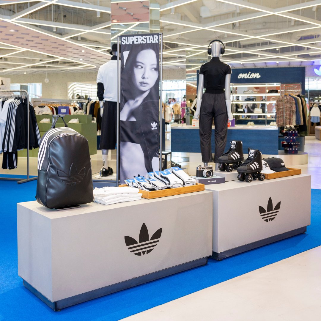 Centralnews's tweet photo. พบกับคอลเลกชัน adidas Superstar ได้แล้ววันนี้ที่ adidas Pop-Up ชั้น 2 เซ็นทรัลชิดลม
⁣
และช้อปได้ที่ adidas ในห้างเซ็นทรัลชิดลม, ลาดพร้าว, ป่าตอง, อุดรธานี, ขอนแก่น และรังสิต https://t.co/oMcTjwDst1