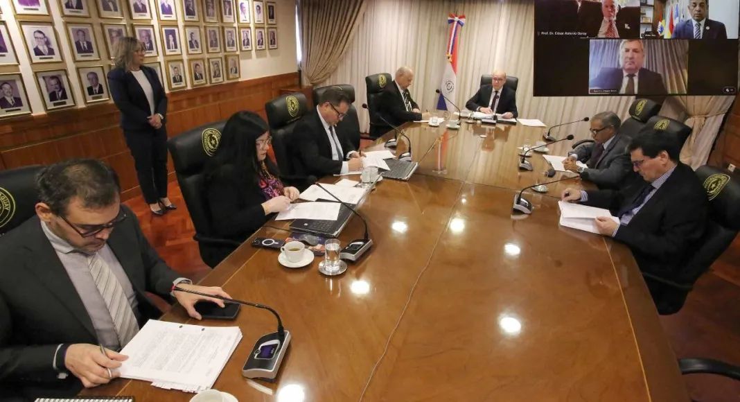 🔴 ABOGADOS

➡️ La Corte Suprema de Justicia ajustó la acordada para sancionar a abogados “chicaneros”

➡️ La máxima instancia judicial aprobó la reglamentación de los artículos 112, 113 y 114 del Código Procesal Penal, que se refieren a la buena fe con la que debe actuar el