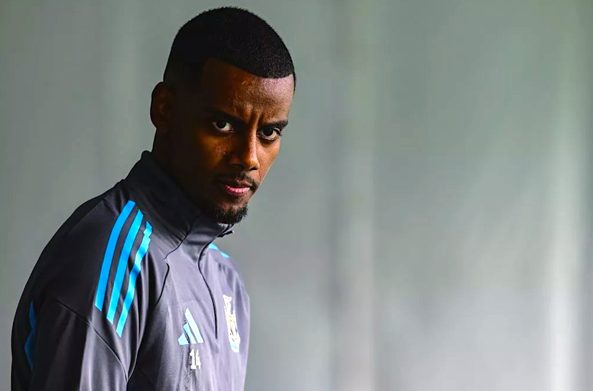 ytmn2's tweet photo. My deep admiration for Alexander Isak is now more than ever. His undeniable talent on the football pitch—evident through his goals, skills, and disciplined approach to the game—is truly commendable.  We've been closely following the media coverage, and I appreciate his dignified and proud responses. He’s highlighted how, when trust is compromised and promises go unfulfilled, the media can sometimes share their interpretations, which may not accurately reflect the genuine discussions that took place. Alex, we are fully supportive of you. We take great pride in your achievements and are confident that you will continue to thrive. You stand as a shining example for many aspiring African players! #AlexanderIsak