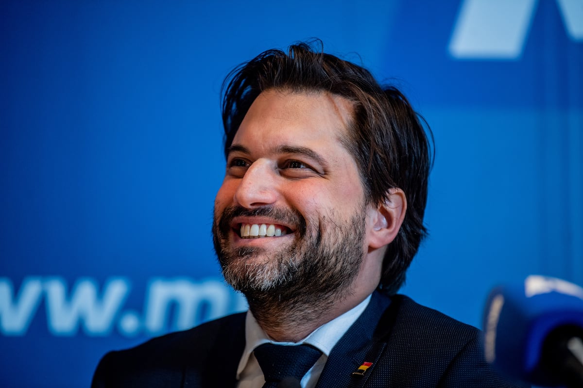 Georges-Louis Bouchez se met en mode comédien suite à la polémique de la Mercedes CLA et tacle la RTBF  lalibre.be/belgique/polit…