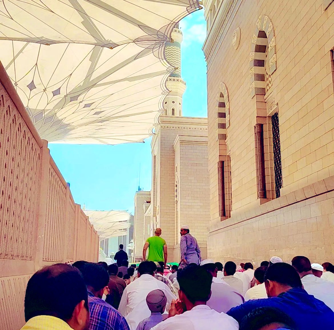 soul0949's tweet photo. اللهم إني ظلمت نفسي ظلما كثيرا ولا يغفر الذنوب إلا أنت فاغفر لي مغفرة من عندك وارحمني إنك أنت الغفور الرحيم.

طبتم وطابت جمعتكم 🌹 https://t.co/Qyo9k3POeR