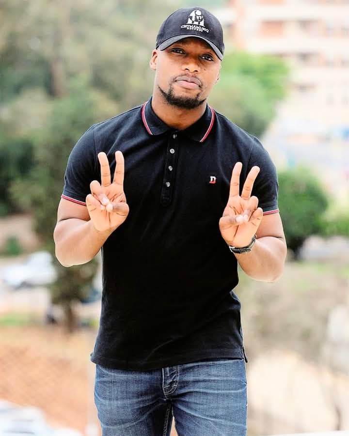 "Musique Collaborated (Vol 1)" by Chymamusique

Officially Enters The Top 5 SA🇿🇦 Apple Music Album chart for the first time ever at No. #5