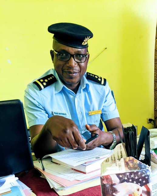 Le Général Bertin Gahungu est détenu au service national de renseignement. Là même où il a fauché tant des nôtres. Là même où il a torturé Esdras Ndikumana. Là même où il a ordonné l'attentat contre P.C. Mbonimpa. 
Moment de disgrâce d'un cacique du régime Nkurunziza. #Burundi