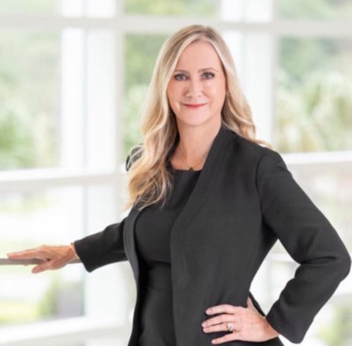 🎙️ Dr. <a href="/cshufeltMD/">ChrisandraShufelt MD, MS, FACP, MSCP</a> MD, MS, FACP, MSCP    recently appeared as a guest on Denise Millstine Mayo Clinic’s podcast "Read. Talk. Grow." In this engaging episode, they discussed *The Striker and the Clock* with author Georgia Cloepfil, focusing on #FunctionalHypothalamicAmenorrhea and