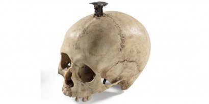 Nick Lloyd (@civil_war_spain) on Twitter photo From 2023 exhibition at <a href="/macarqueologia/">Museu d'Arqueologia de Catalunya</a> on pre-Roman Iberian culture. Image: male skull pierced by iron nail from Ullastret. After defeating enemy warriors, the NE Iberians liked to nail their skulls to doors, along with other trophies. The practice is uncommon in Catalonia today From 2023 exhibition at <a href="/macarqueologia/">Museu d'Arqueologia de Catalunya</a> on pre-Roman Iberian culture. Image: male skull pierced by iron nail from Ullastret. After defeating enemy warriors, the NE Iberians liked to nail their skulls to doors, along with other trophies. The practice is uncommon in Catalonia today