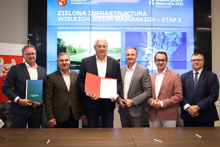 🌿 Rusza projekt „Zielona infrastruktura Wielkich Jezior Mazurskich”! 🌊 37 mln zł zostanie przeznaczone na rozbudowę kanału Niegocin–Grajewko, zabezpieczenie brzegów Guzianki oraz nowe pomosty i ogrody deszczowe. Prace potrwają do 2027 r. ⛵ warmia.mazury.pl/rozwoj-regionu…