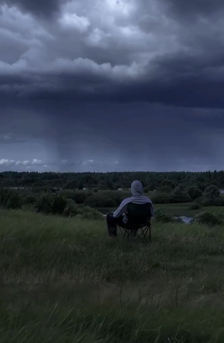 Hâl-i âlem ezelî böyle perîşân ancak
Kimi handân kimi giryân kimi nalân ancak

.......

Dünyanın hali ezelden beri böyle perişandır,
Kimi güler, kimi ağlar, kimi de inlemektedir.

#bâkî