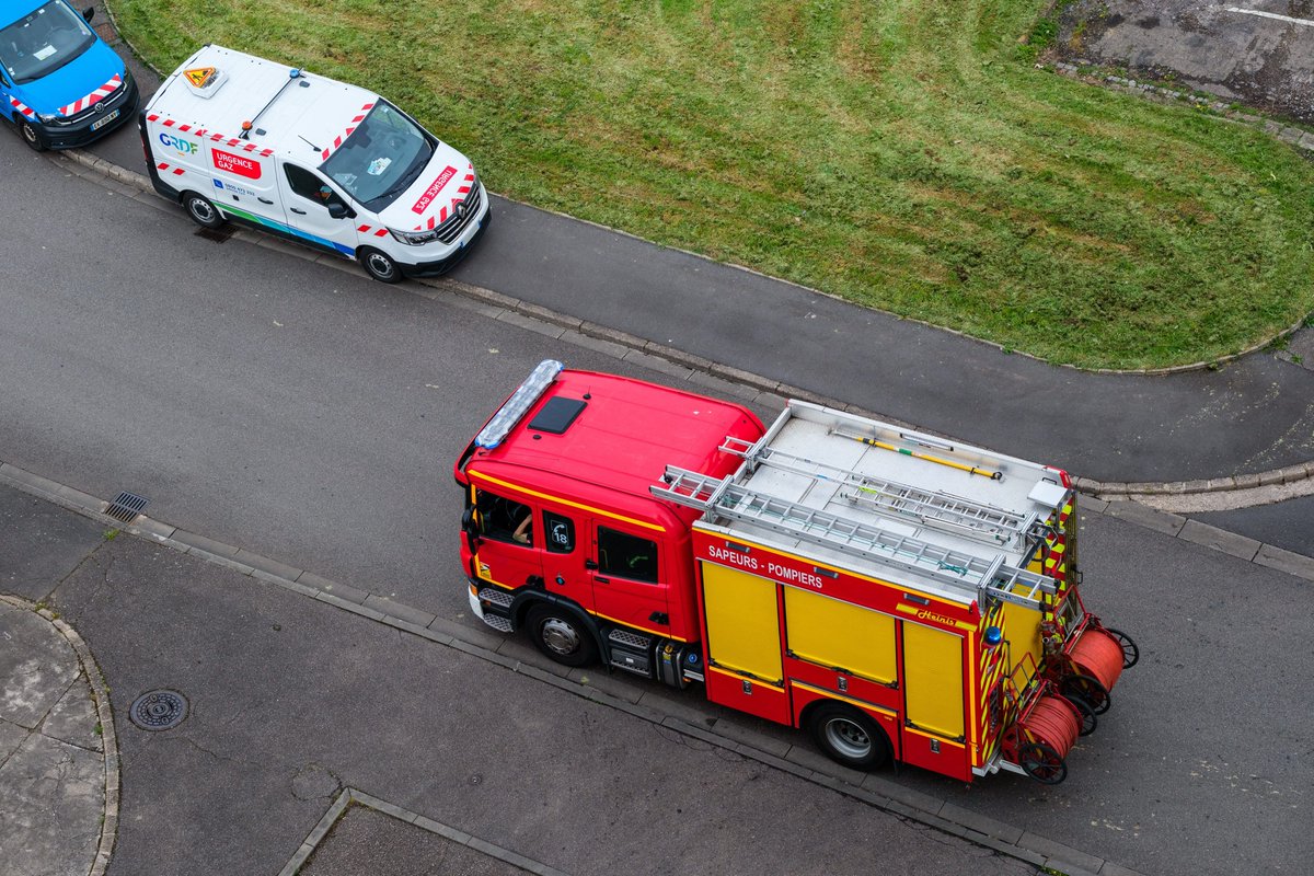 F3Alsace's tweet image. Des personnes évacuées de leur domicile après l'arrachement d'une conduite de gaz lors de travaux
@sdis67 #niedernai #gaz
france3-regions.franceinfo.fr/grand-est/bas-…
