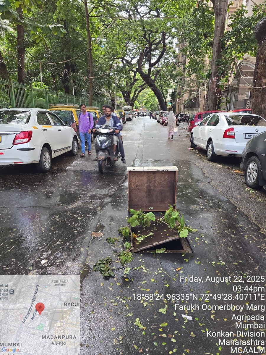🚨 Serious Negligence 🚨
Collapsed drainage chamber on Farukh Oomerbhoy Marg, Agripada.

⚠️ Grave risk to motorists &amp; pedestrians
⚠️ Traffic chaos on this narrow road
⚠️ Citizens forced to barricade it themselves

When will authorities act? Immediate repairs needed!

<a href="/mybmc/">माझी Mumbai, आपली BMC</a>