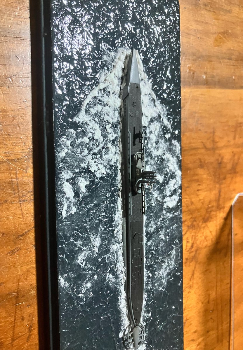 ひまだからwahoo作ったよー
話題?になったあの旗も一応つけた
今思ったけど潜水艦こんな泡立てて航行しないか