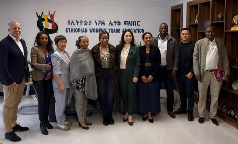 _Comfwb's tweet photo. A partnership between 𝐄𝐭𝐡𝐢𝐨𝐩𝐢𝐚 𝐖𝐨𝐦𝐞𝐧 𝐓𝐫𝐚𝐝𝐞 𝐀𝐬𝐬𝐨𝐜𝐢𝐚𝐭𝐢𝐨𝐧 #EWTA and Shenzhen Longgang Women Entrepreneurs Association #SLWEA was set to empower women in business. It will focus on capacity building, export , and 𝐝𝐲𝐧𝐚𝐦𝐢𝐜 𝐧𝐞𝐭𝐰𝐨𝐫𝐤𝐢𝐧𝐠 https://t.co/0Vsq1LvKYa